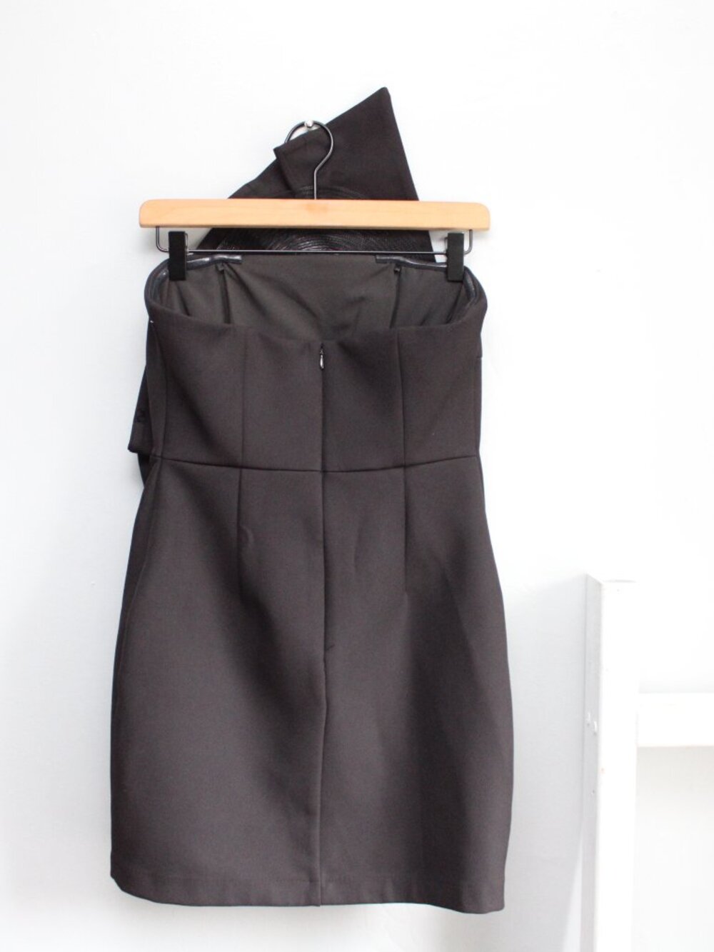 One 33 Social Black Fan Pleated Accent Black Strapless Mini Party Dress Size 4 - Picture 3 of 5